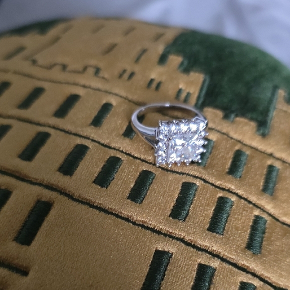 Elegant Silver Diamond Ring Size 9 - Picture 5 of 14